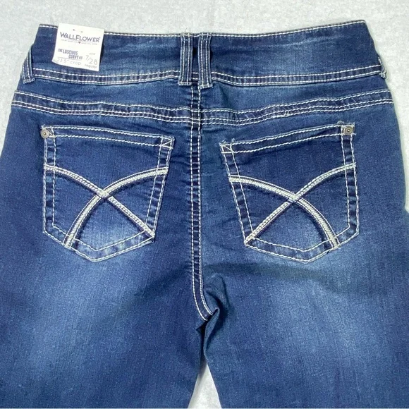 Wallflower Jeans Women 7 Luscious Curvy Fit Straight Leg Crop Mid Rise Denim NWT - Picture 8 of 14